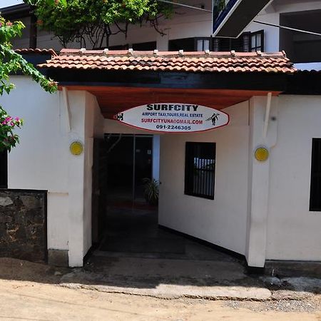 Surfcity Guesthouse อูนาวาตูนา ภายนอก รูปภาพ