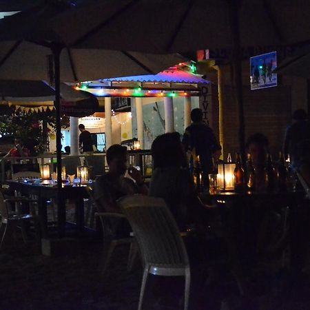 Surfcity Guesthouse อูนาวาตูนา ภายนอก รูปภาพ