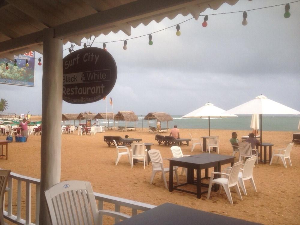 Surfcity Guesthouse อูนาวาตูนา ภายนอก รูปภาพ